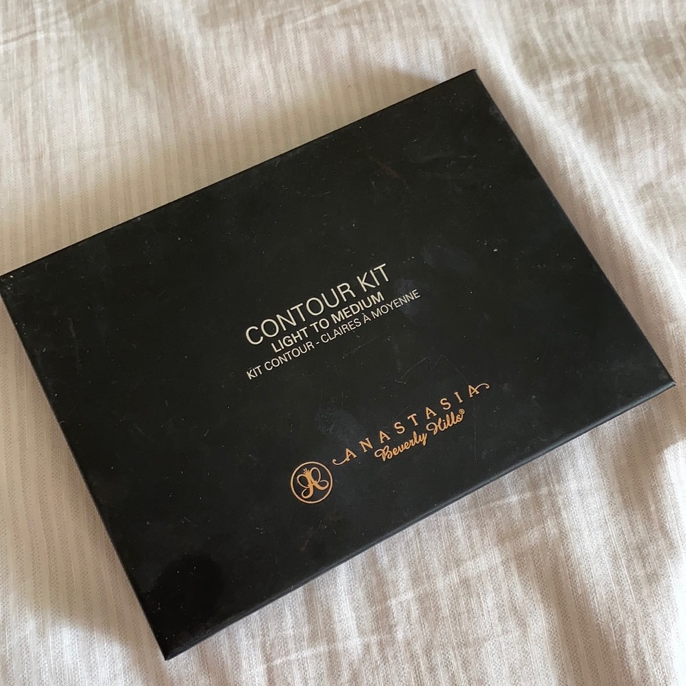 Anastasia Beverly Hills Contour Kit in Light to Medium